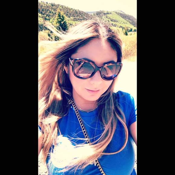 Meet your Posher, Esmeralda - Picture 1 of 1